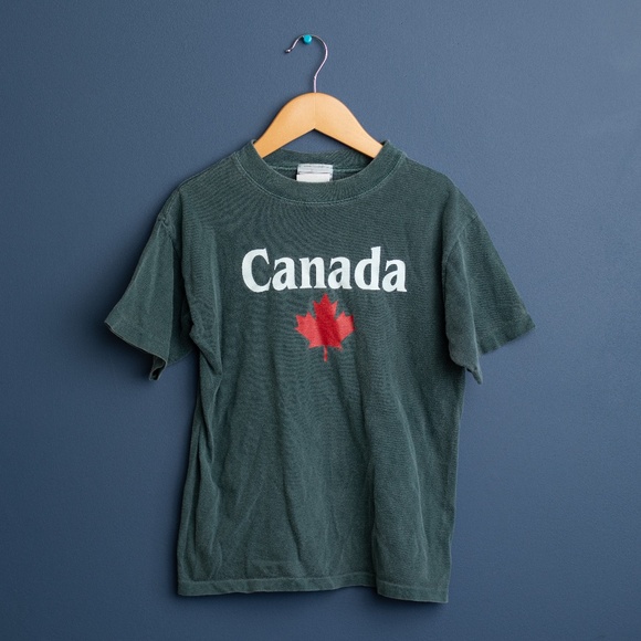 2/$20- VINTAGE Canada graphic t-shirt - Picture 1 of 3